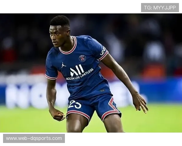 门德斯新发型引热议,巴黎更衣室氛围轻松